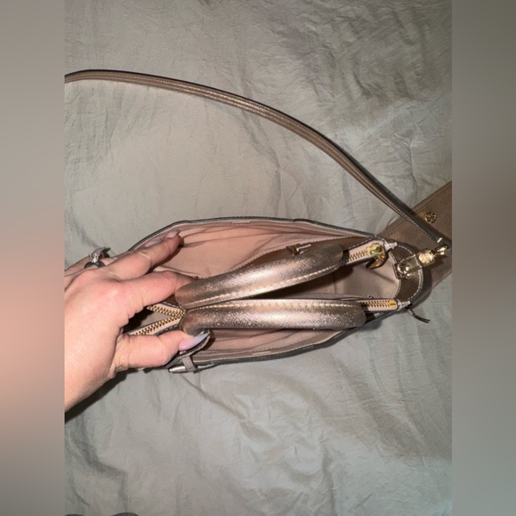Tory Burch light rose gold, metallic Robinson purse - Picture 10 of 16